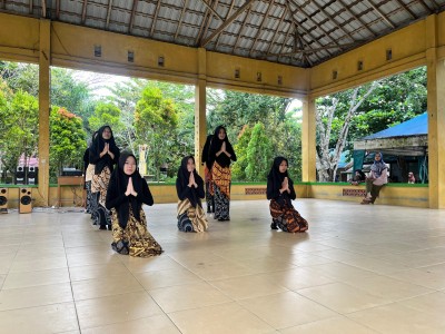 PENAMPILAN TARI TRADISIONAL KELAS 8