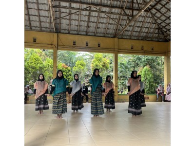PENAMPILAN TARI TRADISIONAL KELAS 8