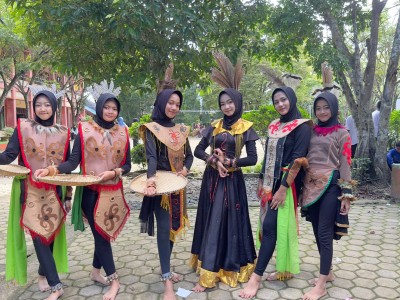 PENAMPILAN TARI TRADISIONAL KELAS 7