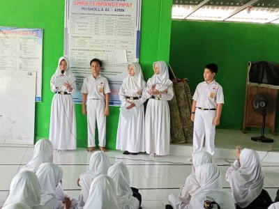 CALON KETOS DAN WAKETOS MENYAMPAIKAN VISI-MISI DAN DILAKUKAN SESI DEBAT